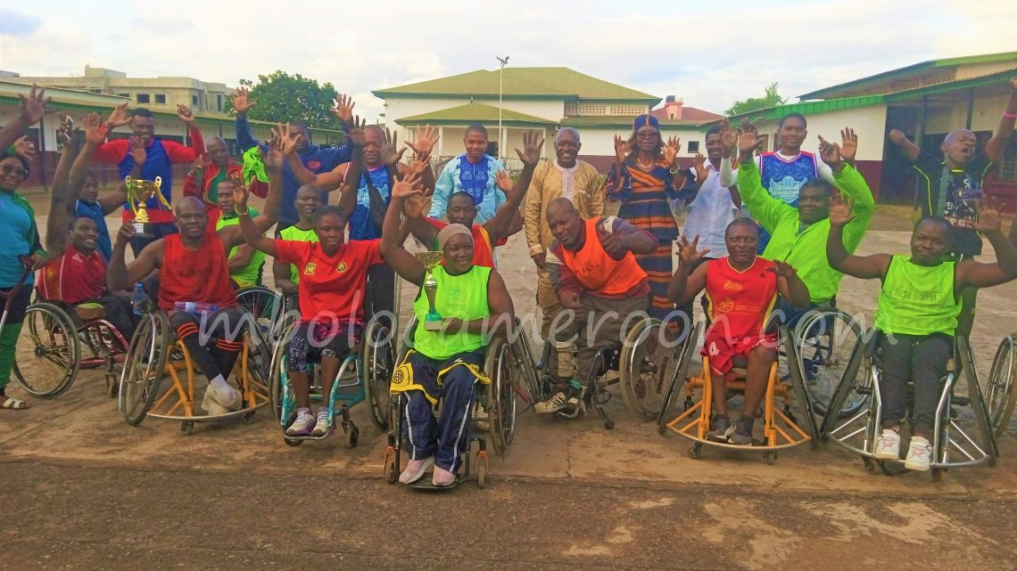 Fédération pour déficients physiques : une fête sur fauteuil autour d’un ballon orange